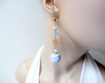 Boucles d'oreilles bleues , pierres de calcédoine et d'agate ,petit soleil , pièce unique