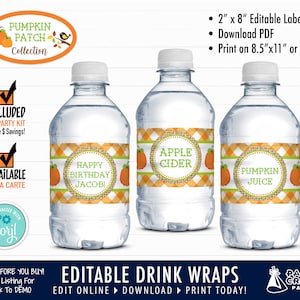 Op de afbeelding: Bewerkbare, afdrukbare waterfleslabels met een herfstthema. De labels bevatten pompoenen, ruitjes en jute met tekst die zegt "Happy Birthday Jacob", "Appelcider" en "Pompoensoep".