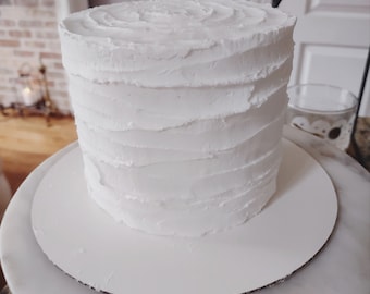 faux gâteau printanier / faux gâteau / pièce maîtresse / présentoir pour gâteau / décoration de bar à café