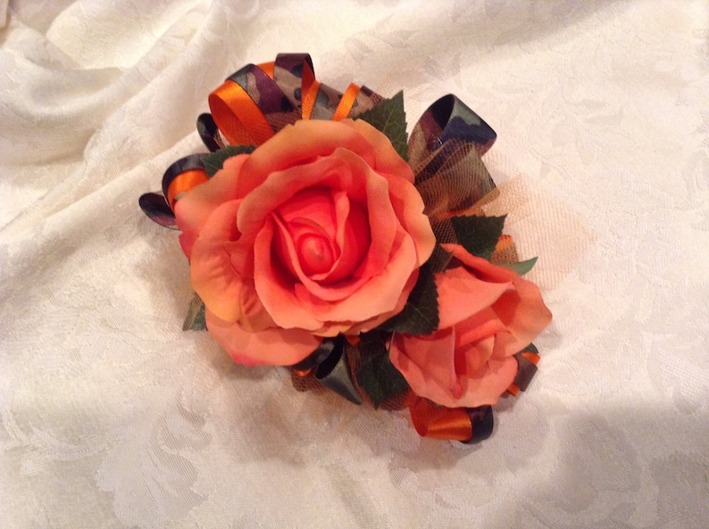 Corsage in orange and camo