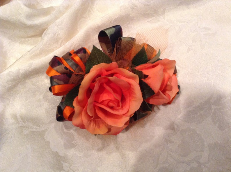 Corsage in orange and camo