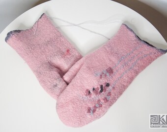 Hand felted mittens, Pink and Grey, Wet felted mitts, Stylish woman, Pastel colours, warm hands, Woolen gloves