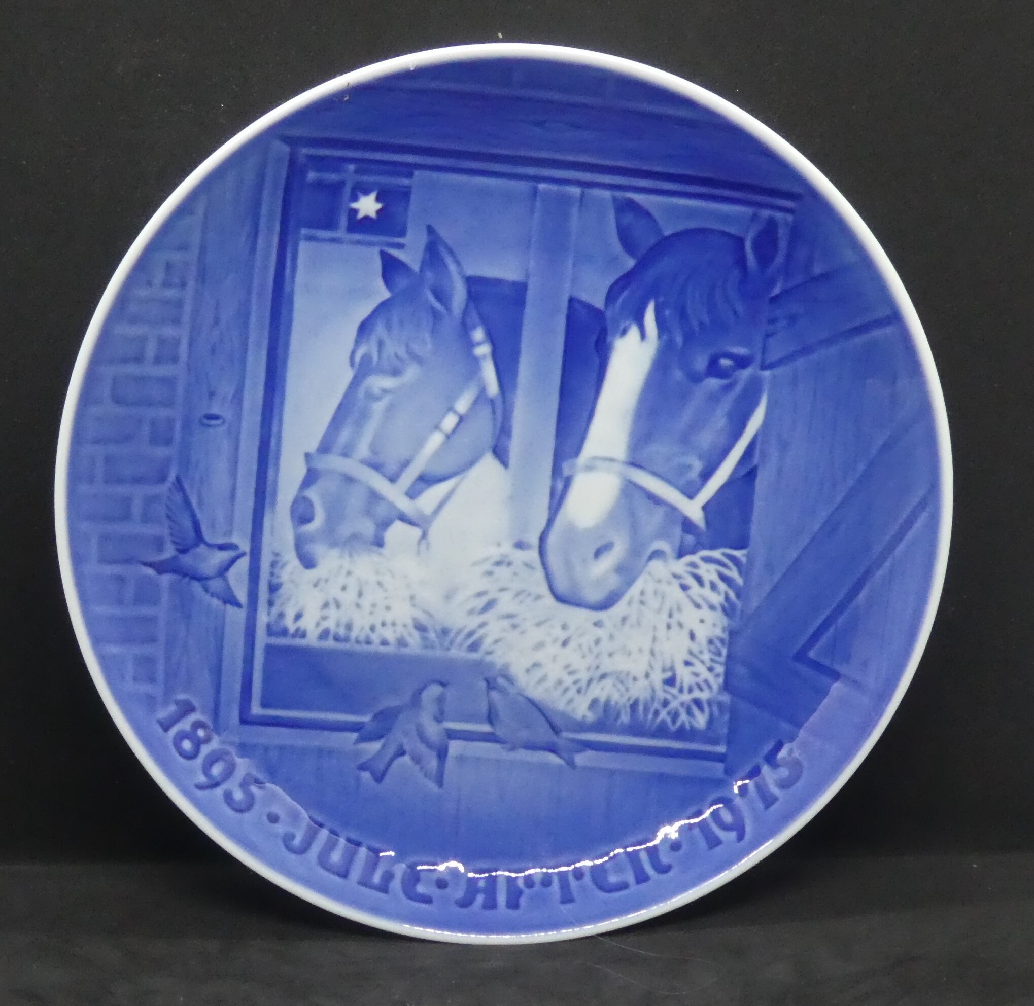 Decorative Plate-Blue and White-Jule-After-1895-1975-Christmas Night in the Stable-Horses