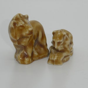 Animal Figurine-Lion-Lioness-tawny-Wade-collectible-