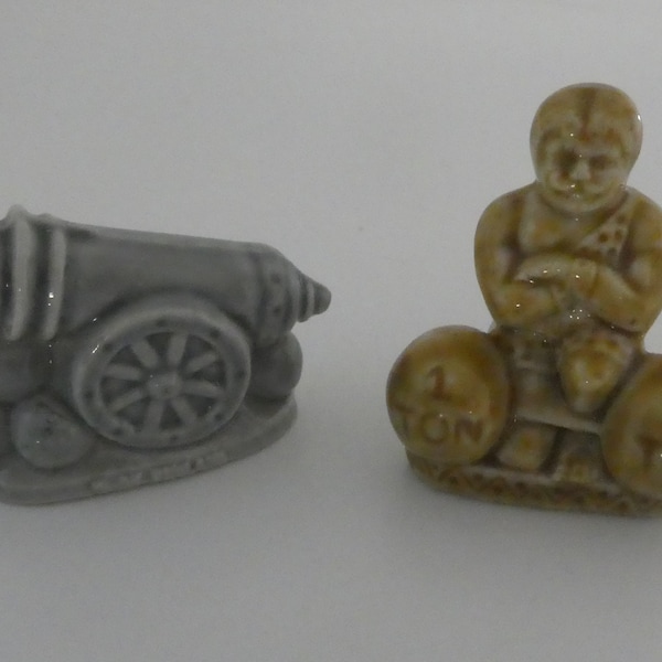 Wade figurines-Circus collection-Human Cannonball-Strong Man-Ceramic-Small spaces-Kid activities