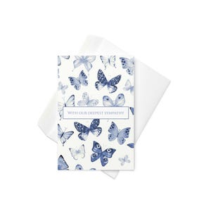 Trauerkarte – Trauerkarte mit blauem Schmetterling – “With our Deepest Sympathy”