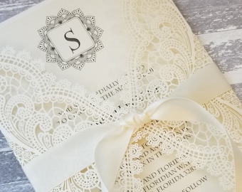 50x Ivory Vintage Wedding Invitations