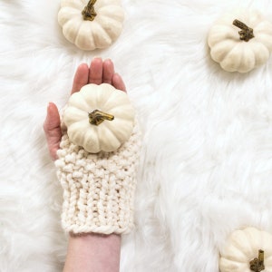 Super Bulky Fingerless Knit Gloves Knitting Pattern - Determination