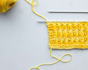 Faux Cable Dishcloth Knitting Pattern + Video Tutorial - Country Kitchen Dish Towel - Sprightly
