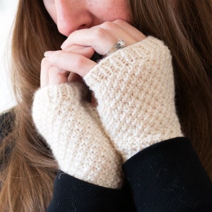Elegant Fingerless Gloves for Women Knitting Pattern, Worsted Weight Knit Hand Warmers, Simple Phone-Friendly PDF Download, Love