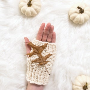 Super Bulky Fingerless Knit Gloves Knitting Pattern Determination image 4