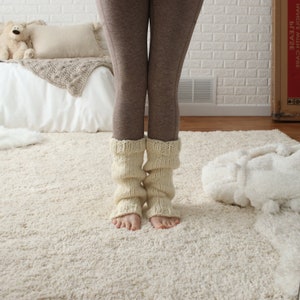 Chunky Yoga Sock Leg Warmers Knitting Pattern Relaxation Brome Fields Bild 2