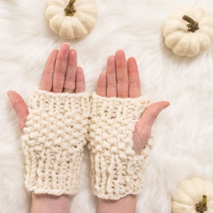 Super Bulky Fingerless Knit Gloves Knitting Pattern Determination image 3