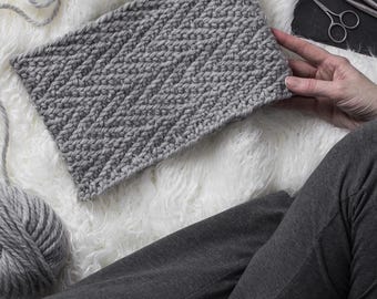 Herringbone Cowl Knitting Pattern, Super Bulky Knitted Cowl, Chunky Knit Herringbone Twill Knitting Stitch, Sacred