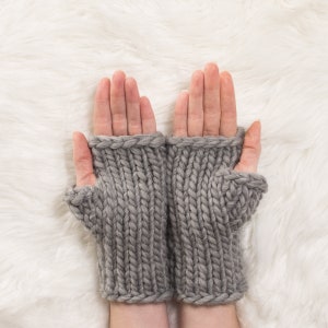 Chunky Fingerless Knit Gloves Knitting Pattern Potential image 1