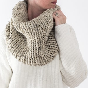 Simplicity Knitting Pattern Simple Knit Cowl Brome Fields image 1