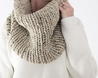 Simplicity - Knitting Pattern - Simple Knit Cowl - Brome Fields