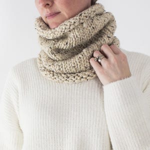 One-Skein Cowl Knitting Pattern, Great Meditation Pattern, Chunk Knit Circle Scarf Cowl Pattern, Peace