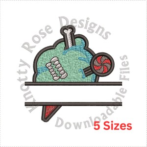 Può includere: Cervello di zombie verde con un osso che sporge e una caramella rossa e bianca. Il cervello ha la forma di un cuore con uno spazio per un nome al centro. Il testo "Knotty Rose Designs Downloadable Files 5 Sizes" è intorno al cervello.
