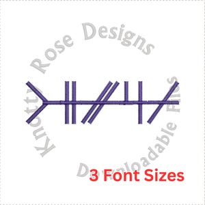Könnte beinhalten: Lila gestickte Design eines stilisierten Strichmännchens mit dem Text "3 Font Sizes" in Rot.