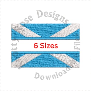 Op de afbeelding: Twee blauwe en witte Schotse vlagontwerpen met de tekst "6 maten" in rood.