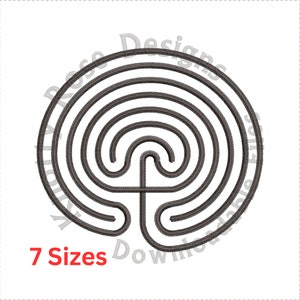 Pode incluir: Um desenho de labirinto circular preto e branco com sete círculos concêntricos. O desenho é um símbolo tradicional de jornada espiritual e autodescoberta.