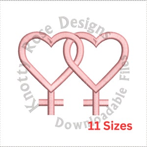 Puede incluir: Un diseño bordado en rosa con dos corazones entrelazados, cada uno con una base de símbolo femenino. El texto "Knotty Rose Designs" y "Downloadable Files" está en el fondo. El texto "11 Sizes" es rojo.
