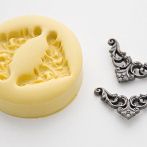 Victorian Filigree Corner Frames Silicone Mold: 2 Cavity