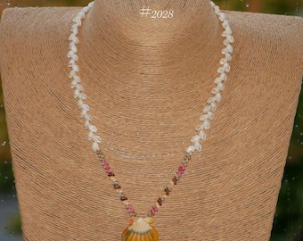 19" Niʻihau Momi & Kahelelani Kipona Style Lei with Sunrise Shell #2028