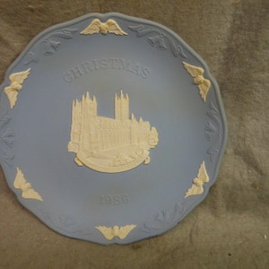 Vintage Wedgwood Jasperware light blue  Christmas Plate 1986 Canterbury Cathedral 7 1/4 inch