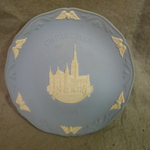 Vintage Wedgwood Jasperware light blue  Christmas Plate 1988 Salisbury Cathedral 7 1/4 inch