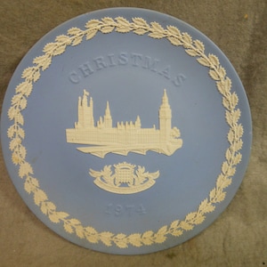 Vintage Wedgwood Jasperware light blue  Christmas Plate 1974 The Houses of Parliament 8 1/4 inch