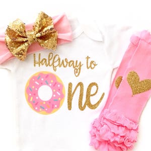 Roupa de aniversário de donut, festa de aniversário de donut, aniversário de seis meses, um, meio aniversário, primeiro aniversário de menina, roupa de meio aniversário de menina