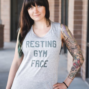 Cara de gimnasio en reposo, tanque de entrenamiento, tanque muscular fluido, tanque Crossfit, camisa de gimnasio, camiseta de tanque de fitness, tanque de entrenamiento divertido