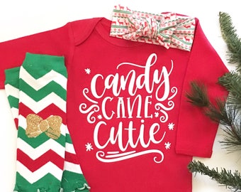 Baby-Mädchen-Weihnachts-Outfit, Candy Cane Cutie Outfit, Weihnachten Outfit, Weihnachten Stirnband, Weihnachten Beinwärmer, Baby-Mädchen-Weihnachts-Shirt