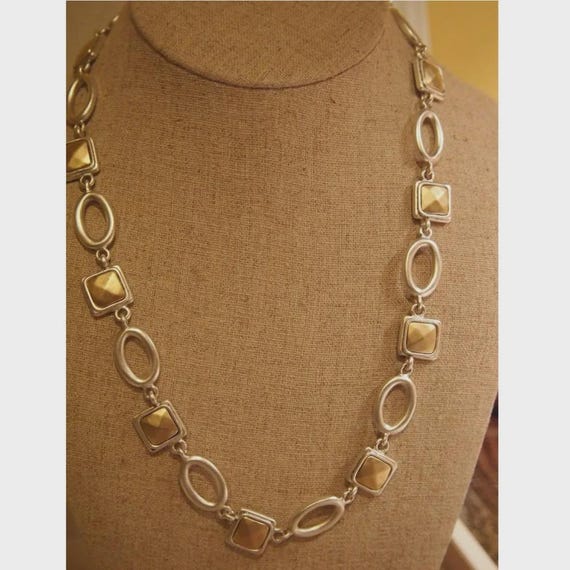 FABULOUS FINDS Retired Premier Designs Necklace