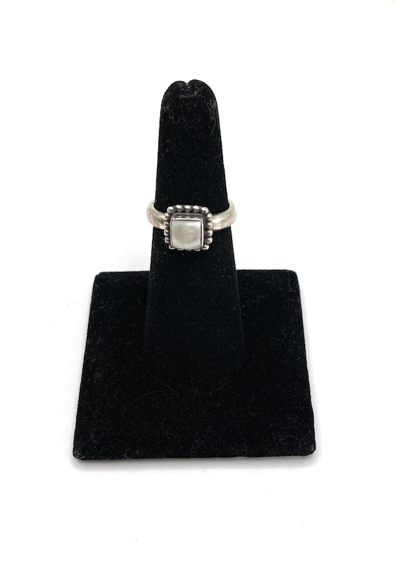 R1617 Silpada BUTTON FRAME PEARL ring size  4 - image 1
