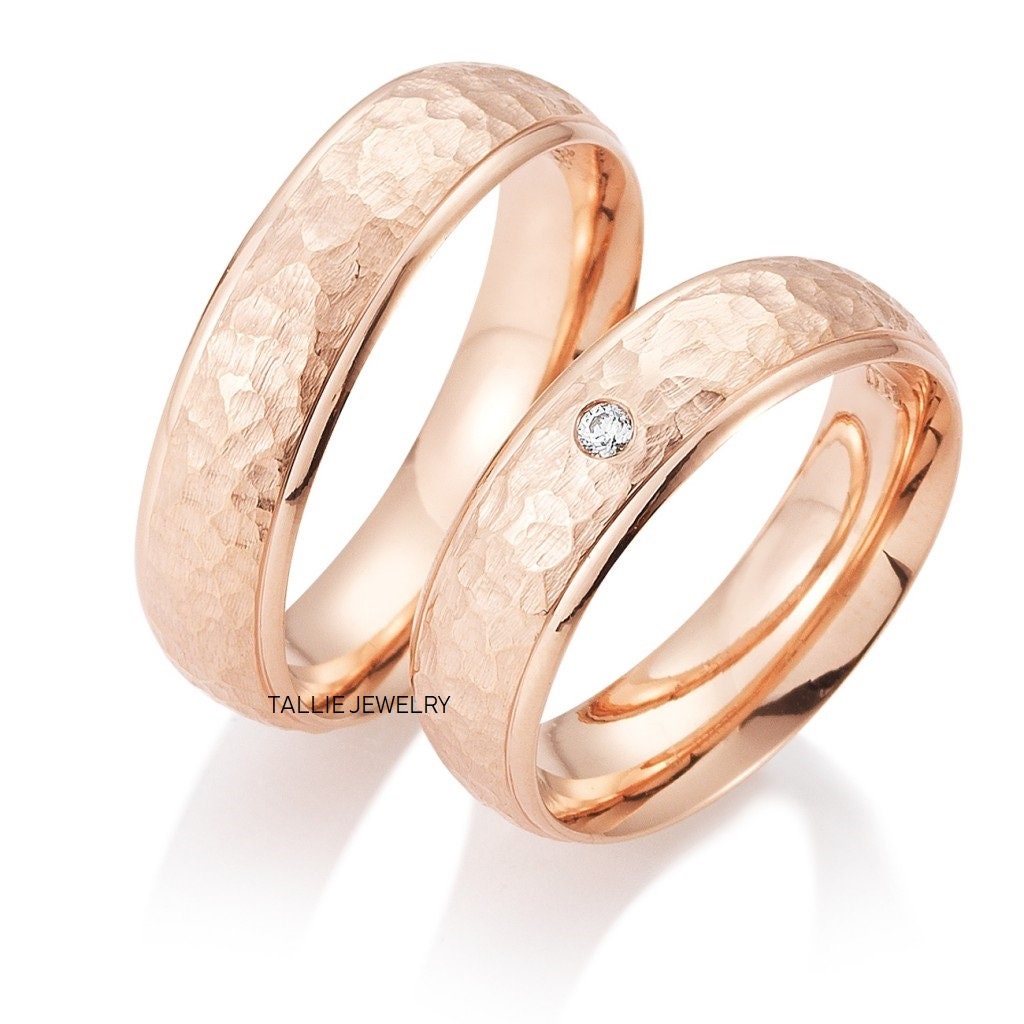 Shop Women S 4 Sided Thin 1 5mm Hammered Wedding Band In 14k Rose Gold Overstock 27792379