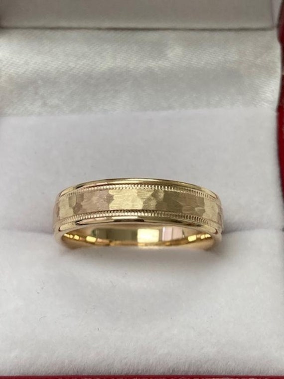 Men's 10mm Hammered Wedding Band In Solid 10k Yellow Gold - Size 5.5