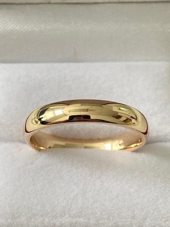 Plain gold band shop wedding ring