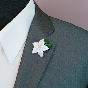 White Daffodil Kanzashi Flower Lapel Pin: Spring Wedding Boutonniere