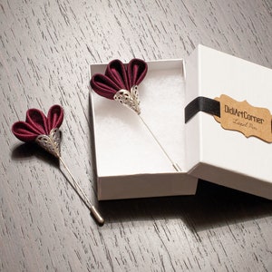 Chameleon Burgundy Freesia Flower Men&#39;s Lapel Stick Pin / Wedding Boutonnieres