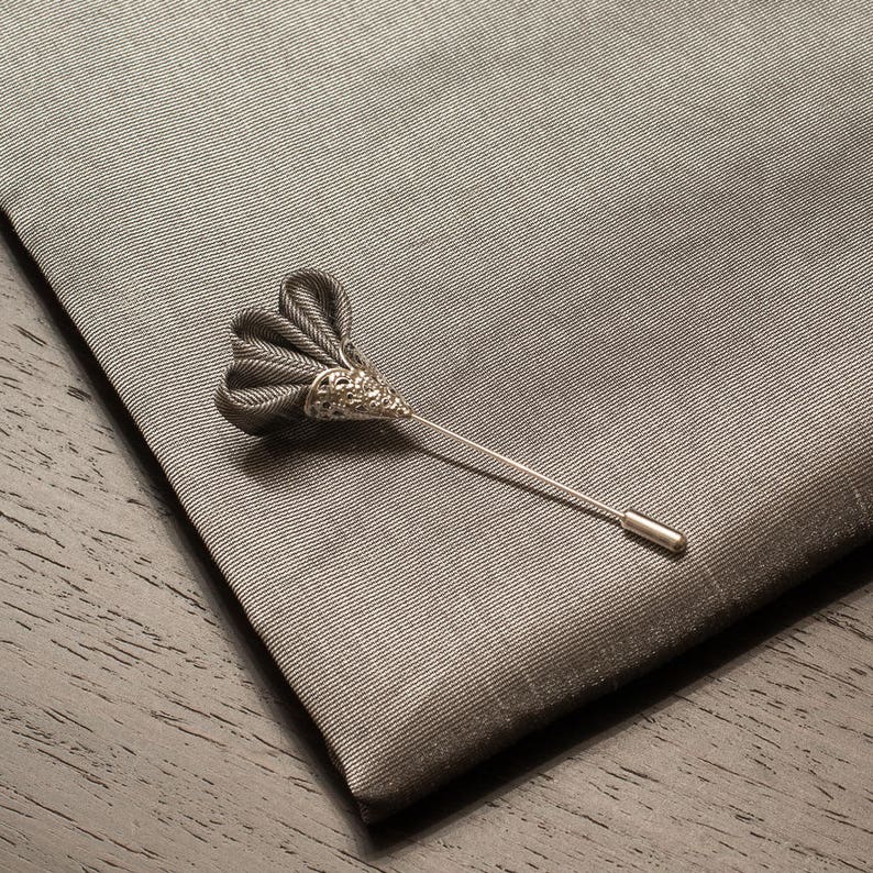 Men's Lapel Stick Pin / Elegant Silver Gray Freesia Lapel Etsy España