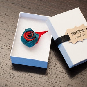 Pin de solapa de rosa en verde azulado y rosa roja Pin de solapa para hombre