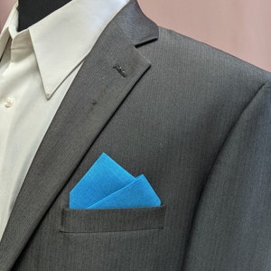 Lenço de bolso dobrado / Lenço de bolso / Escolha uma cor sólida pré-dobrada / Lenço de bolso / Cartões de inserção de lenço de bolso Two Peeks