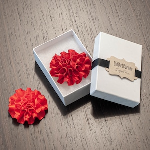 2" rode satijnen anjer reversspeld, zakelijke reversspeld, bruiloft bloem corsages, stof bloem broche, anjer revers speld