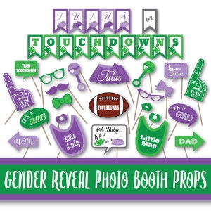 Könnte beinhalten: Ein Set mit Fotobooth-Requisiten für die Geschlechterenthüllung mit einem Fußball-Thema. Die Requisiten beinhalten einen Fußball, einen Tutu, eine Fliege, eine Brille, einen Schnuller, ein Schild mit der Aufschrift "Es ist ein Junge!" und ein Schild mit der Aufschrift "Es ist ein Mädchen!" Die Requisiten sind auf Karton gedruckt und haben Stöcke daran befestigt.
