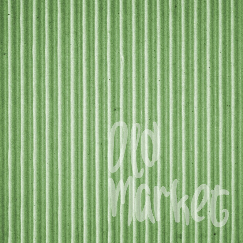 Pu&ograve; includere: Cartone ondulato verde con il testo "Old Market" scritto in bianco.