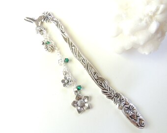 Hummingbird Bookmark, Flower Bookmark, Metal Bookmark, Mothers Day Gift, Beaded Bookmark, Stocking Stuffer, Books ans Zines. B272