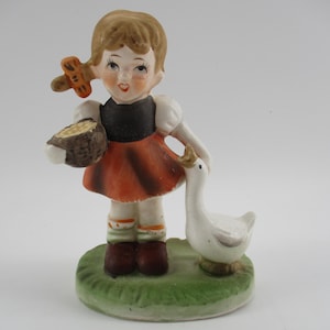 13 cm Mädchen mit Gans &quot;&quot;Fambro&quot;&quot; Keramikfigur, im Ruhestand, guter Zustand.&quot;